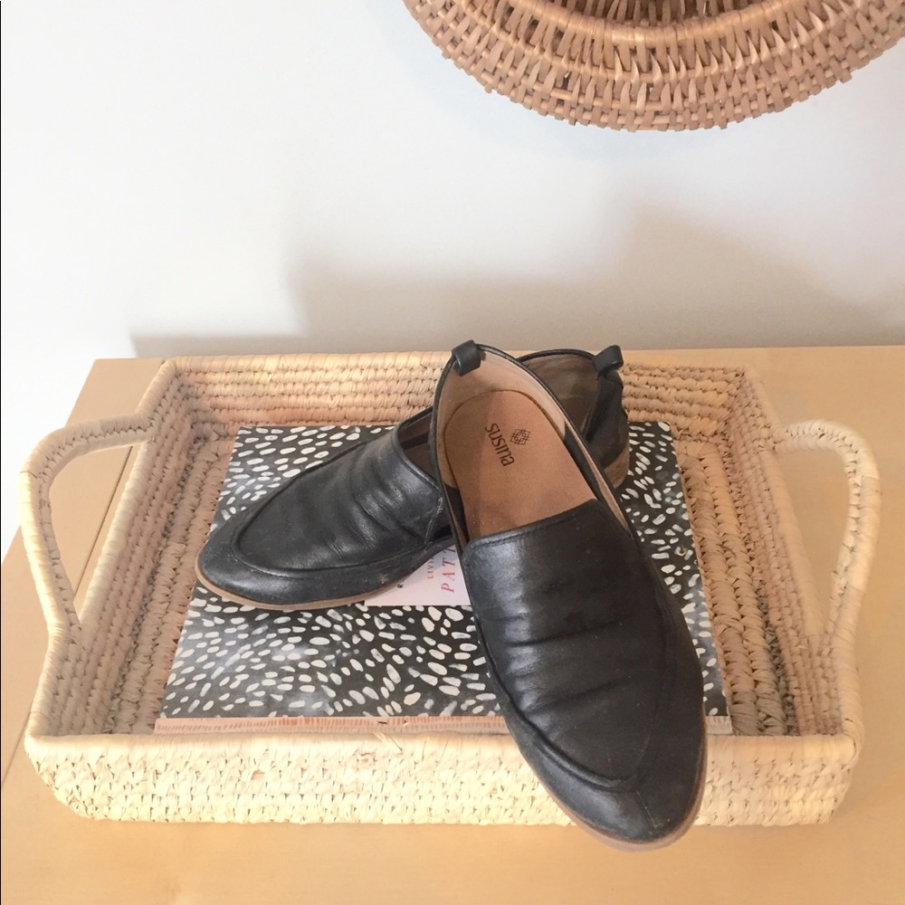 👡 Leather Black Almond-Toe Loafers